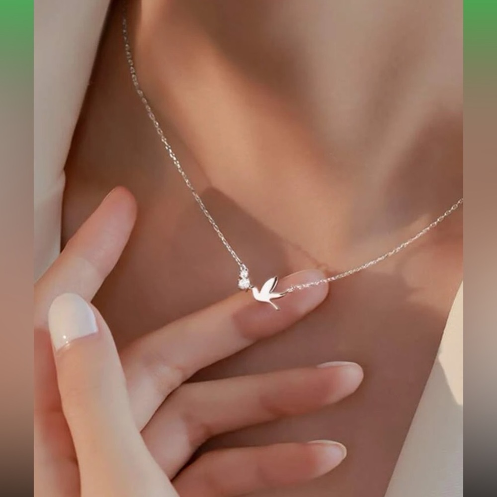 Beautiful Cubic Zirconia Decor Bird Charm Necklace